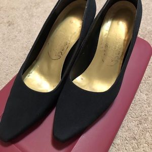 Black heels size 7